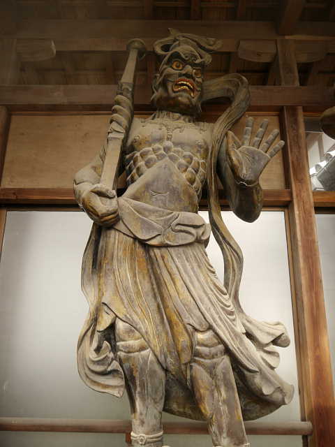 四国霊場　第五十六番札所　泰山寺 金剛力士像