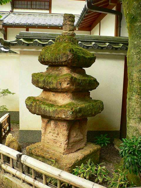 今熊野観音寺 いわくありげな石塔