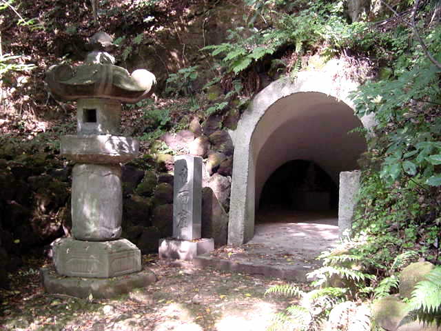 鎌倉　安国論寺 南面窟 写真