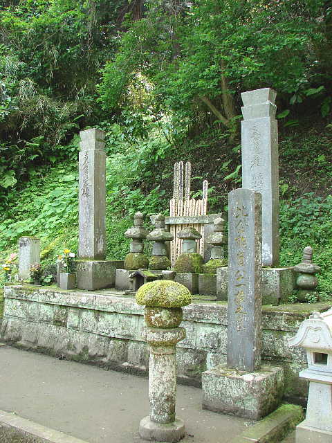 鎌倉 妙本寺 比企能員一族の墓 写真