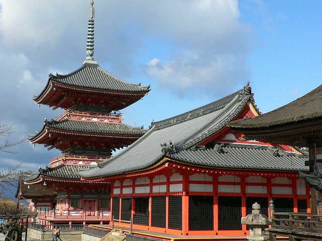 清水寺 三重塔と経堂 写真