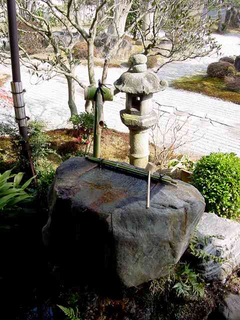 京都　妙満寺 手水鉢