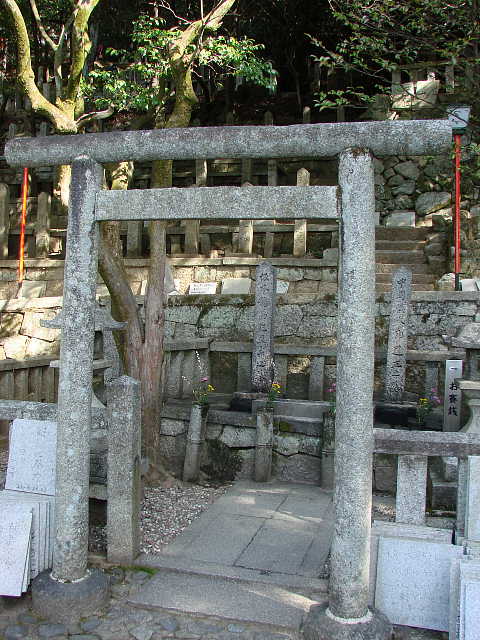 京都　霊山護国神社 坂本龍馬と中岡慎太郎の墓 写真