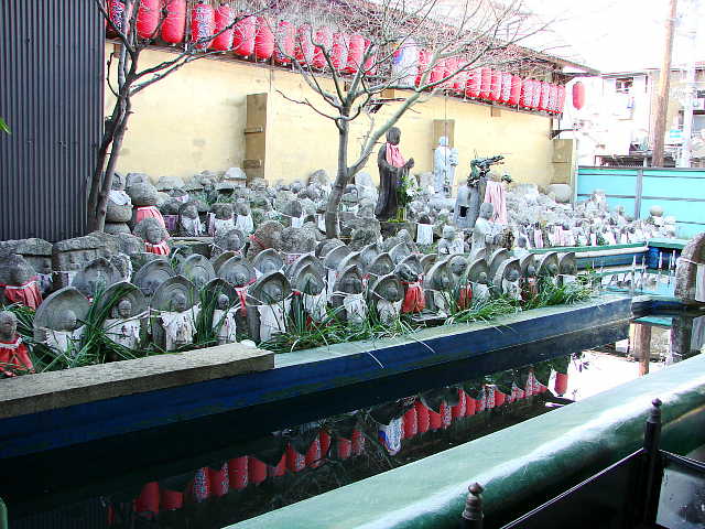 千本ゑんま堂 引接寺 地蔵供養池 写真 
