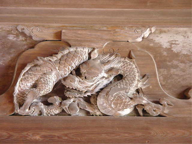 左甚五郎作の龍の彫刻（蟇股）