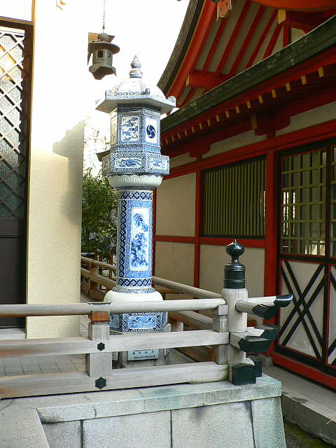大阪　陶器神社 陶器製燈籠 写真