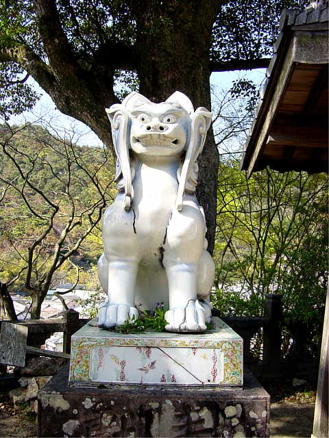 有田　陶山神社 陶製の狛犬 写真